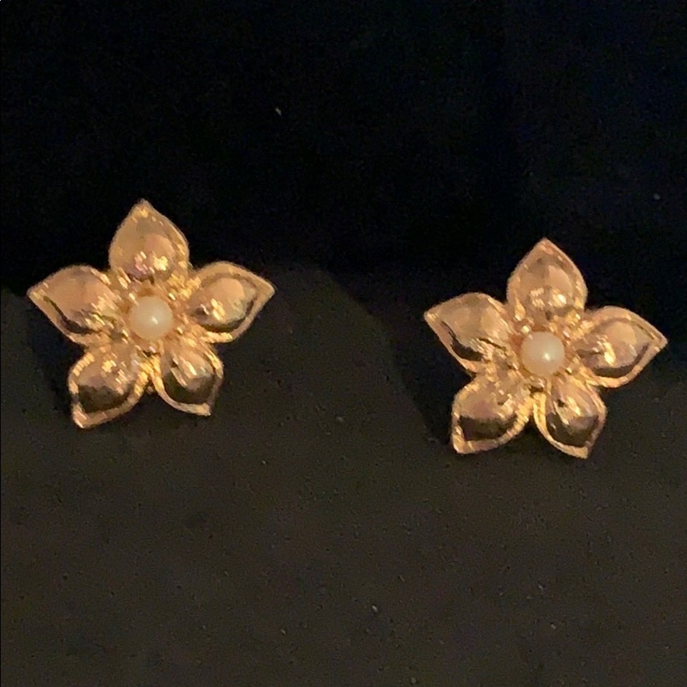 Dainty Gold Tone & Faux Pearl Flower Post Earrings